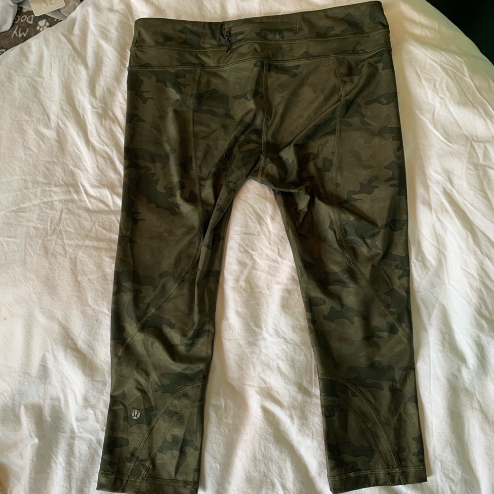 Lululemon crop camo leggings